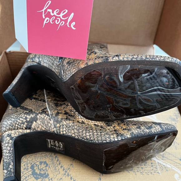 Host Pick Free People Cybill Heel Boot - Picture 7 of 9